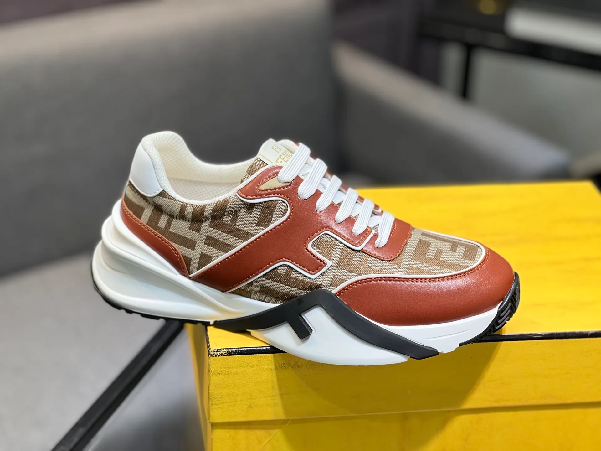 Men's shoes 💰580 FENDI men's fashion casual shoes 👟Hot sale🔥Official website 1:1 replica ⬆️Original quality - Original leather - Original breathable mesh lining Original outsole 1:1 replica, code number 38-44 (45-46 customized)